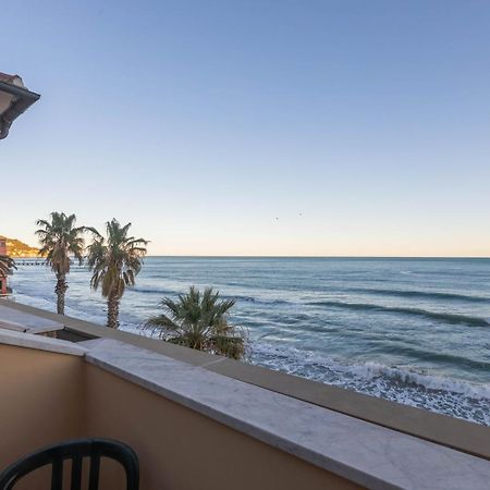 Hotel Danio Lungomare Alassio Exterior photo